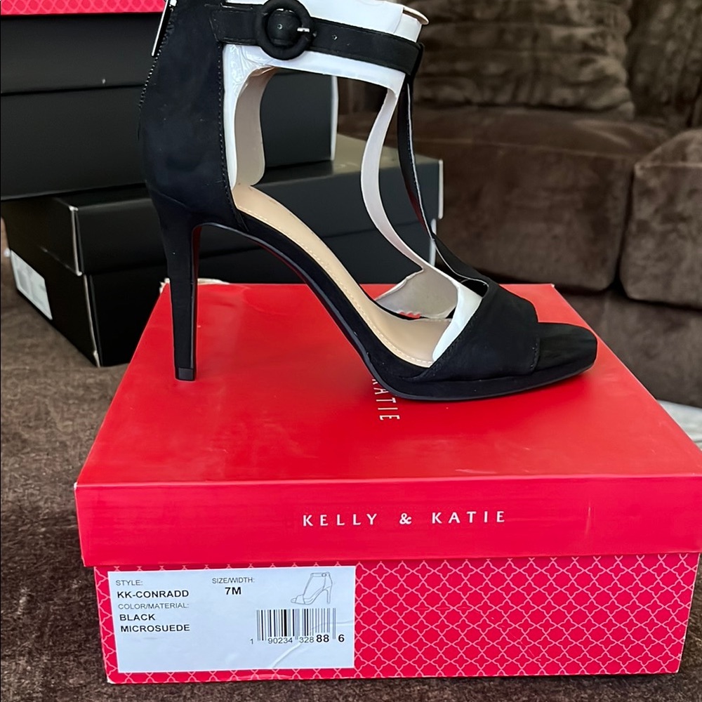 Kelly & Katie Black T-Strap Heels